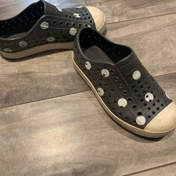 Well loved gender neutral size 11 natives - Picture 4 of 5